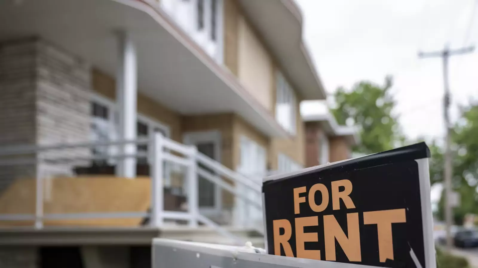 Average asking rents fall for 13th straight month to $2,105 in October: report