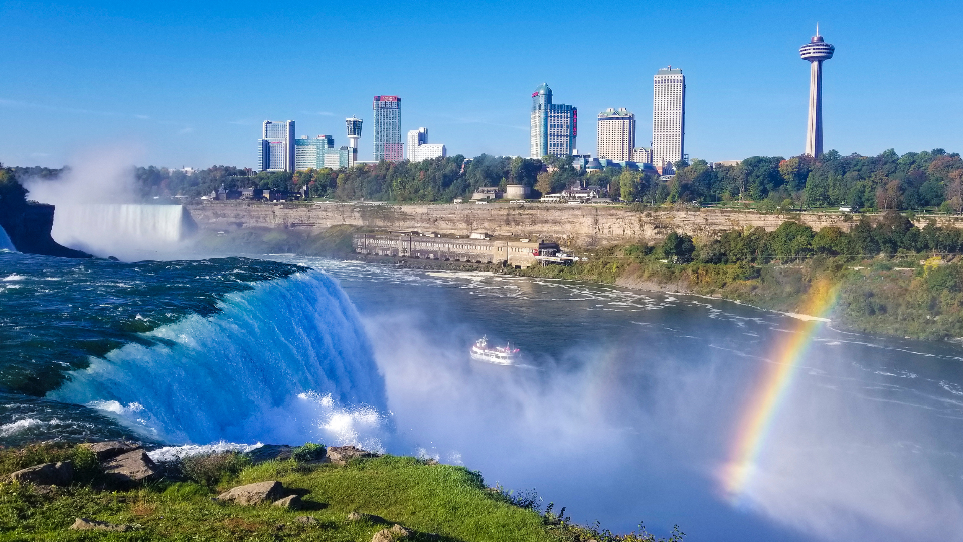 Short-Term vs. Long-Term Rentals in Niagara Falls: Navigating the Rules for Maximum ROI